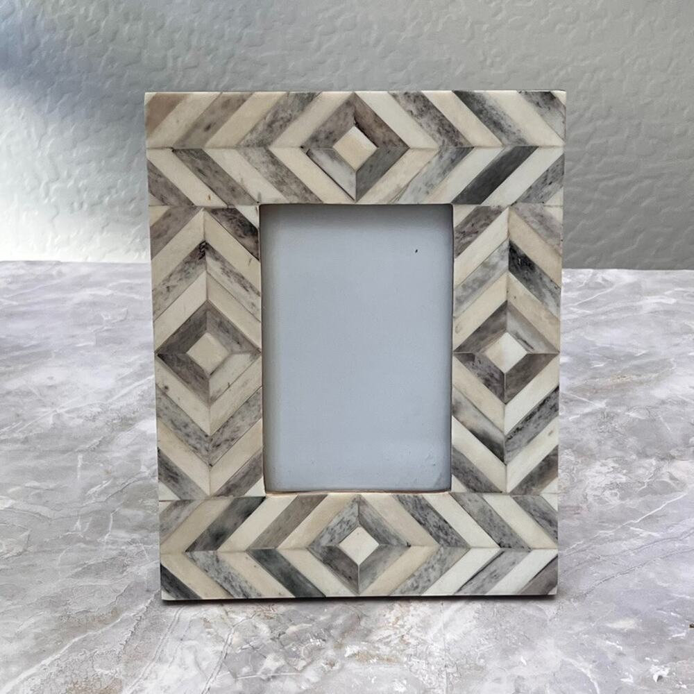 Handmade Bone Inlay Picture Frame 4 x 6" Chevron Pattern Gray & White